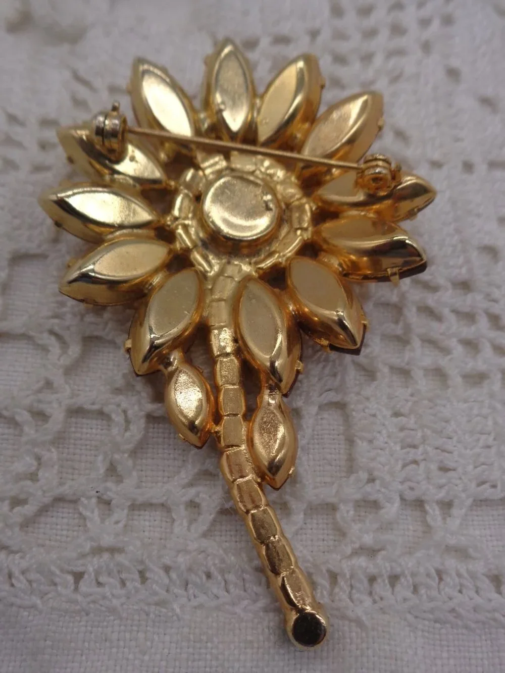 Vintage Golden RHINESTONE FLOWER BROOCH & Clip EARRINGS Set
